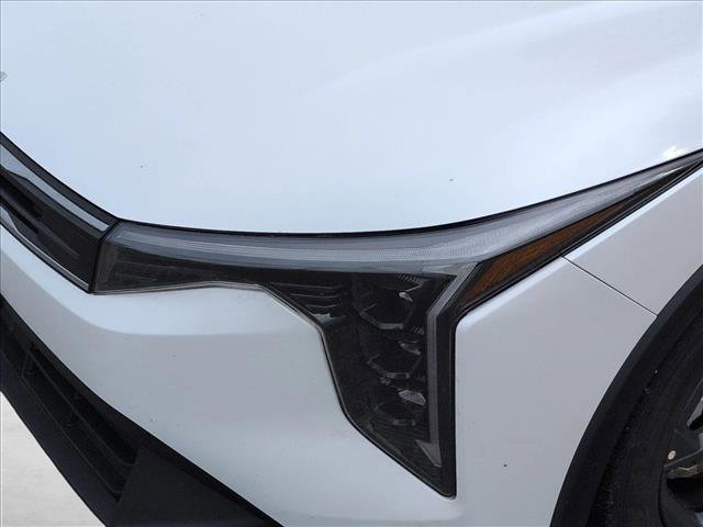 Used 2025 Kia K4 LXS image 12