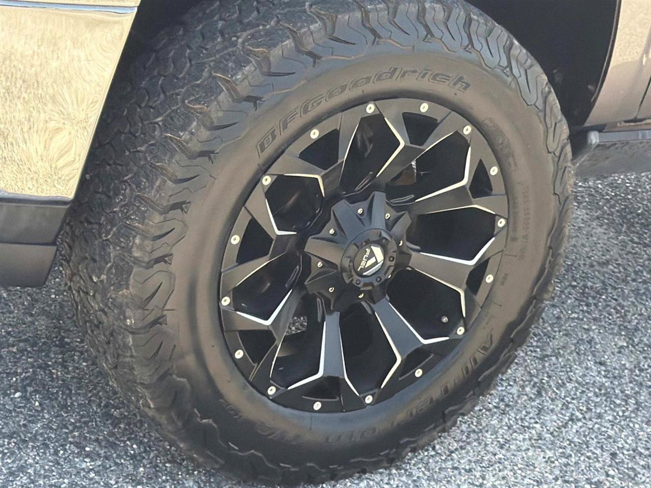 Used 2014 Chevrolet Silverado 2500 LTZ w/ LTZ Plus Package AWD/4WD image 9