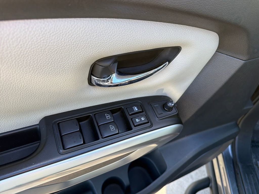 Used 2024 Nissan Titan SV w/ SV Convenience Package image 18