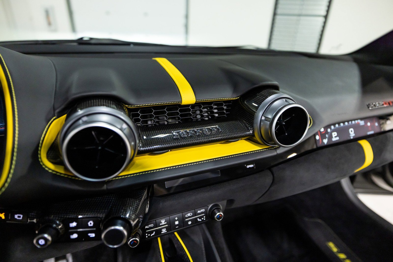 Used 2023 Ferrari 812 GTS image 59