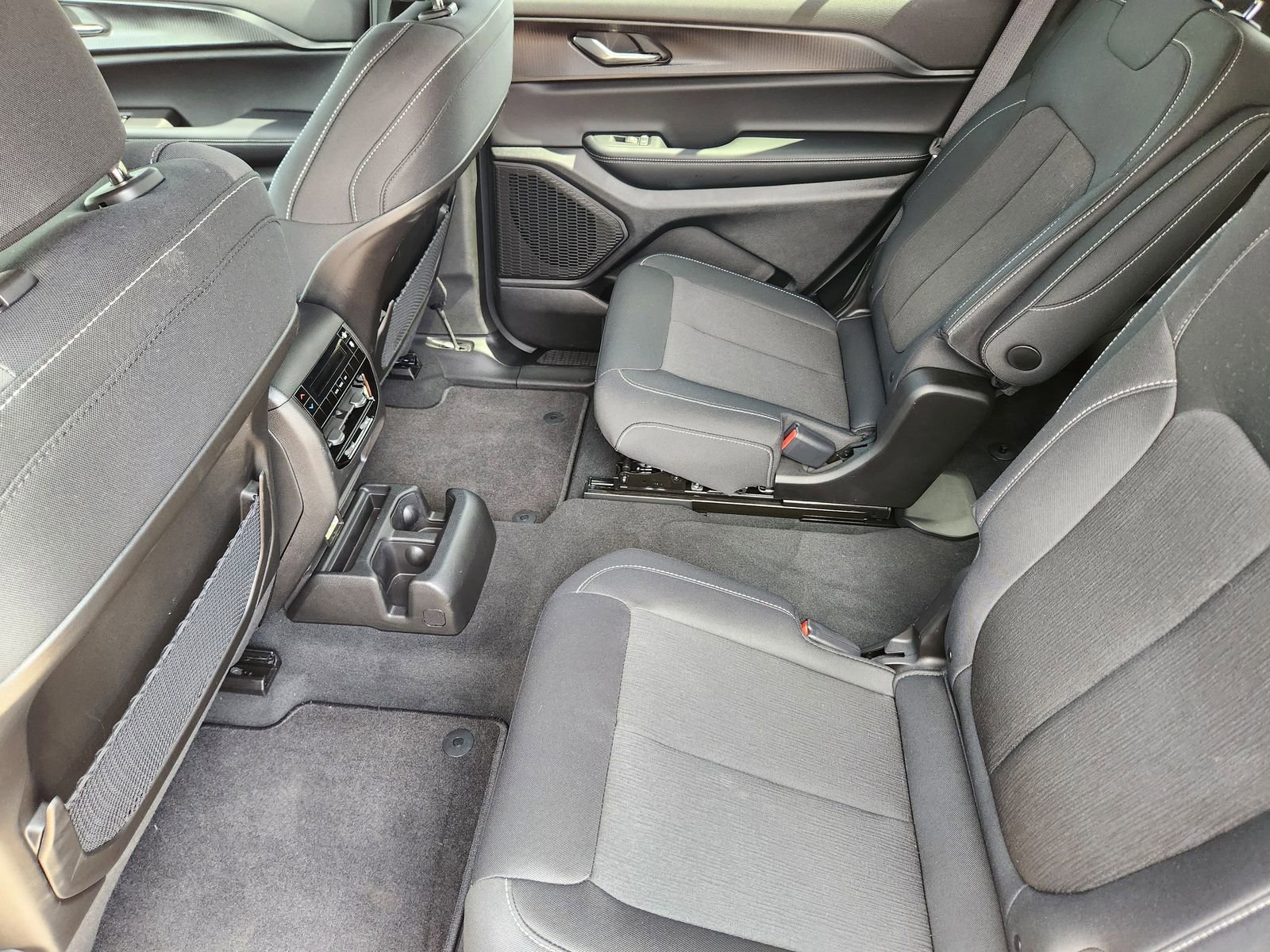 New 2025 Jeep Grand Cherokee L Laredo w/ Luxury Tech Group I RWD image 39