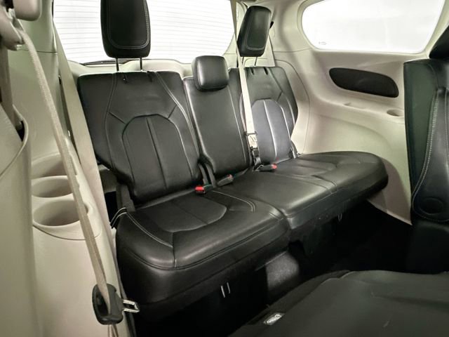 Used 2024 Chrysler Pacifica Select image 28