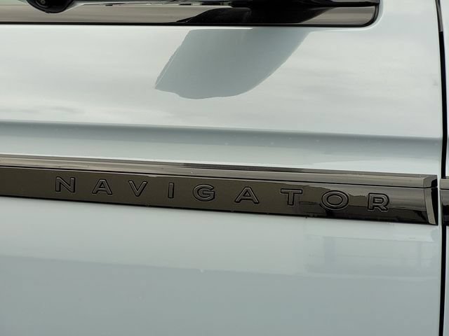 New 2026 Lincoln Navigator L Reserve w/ Jet Appearance Package AWD/4WD image 24