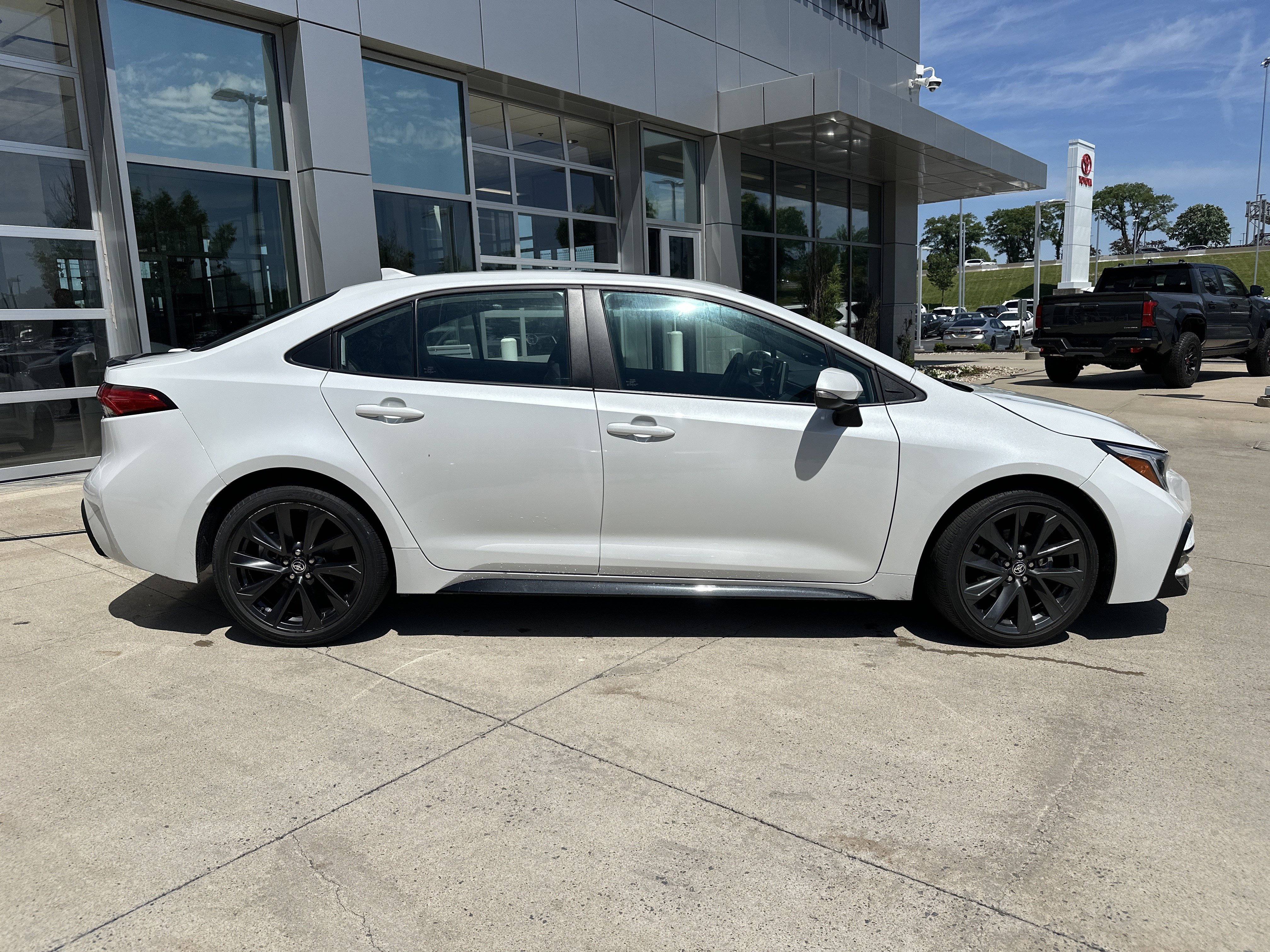 Used 2023 Toyota Corolla XSE FWD image 10