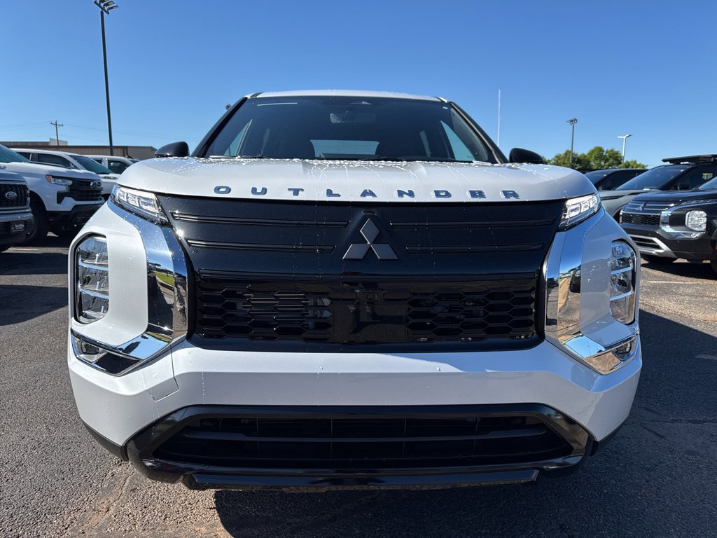 New 2026 Mitsubishi Outlander LE FWD image 2