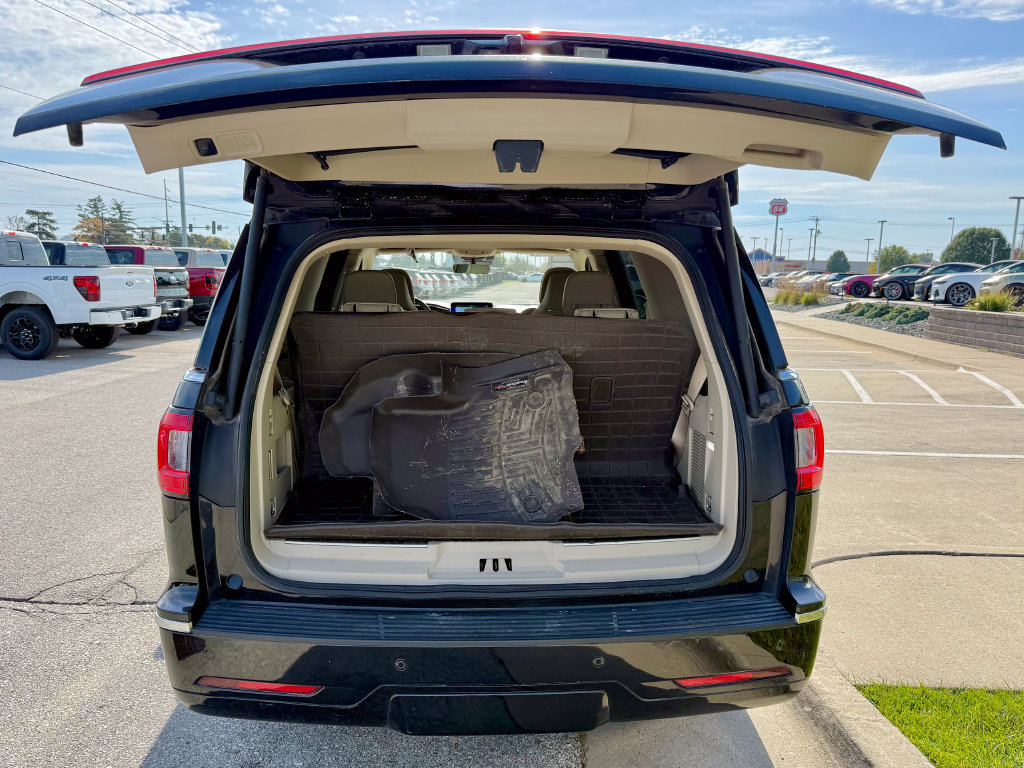 Used 2019 Lincoln Navigator Reserve AWD/4WD image 16