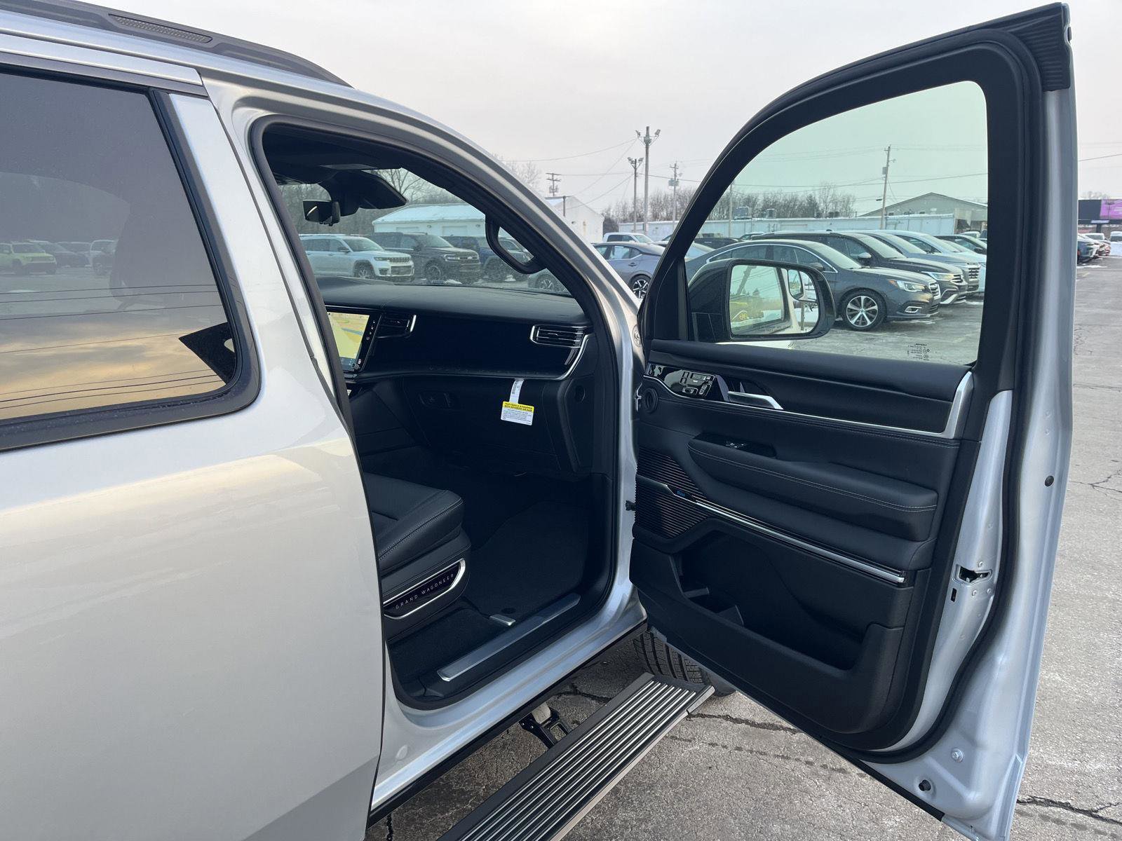 New 2026 Jeep Grand Wagoneer L Summit w/ Premium Group III image 39