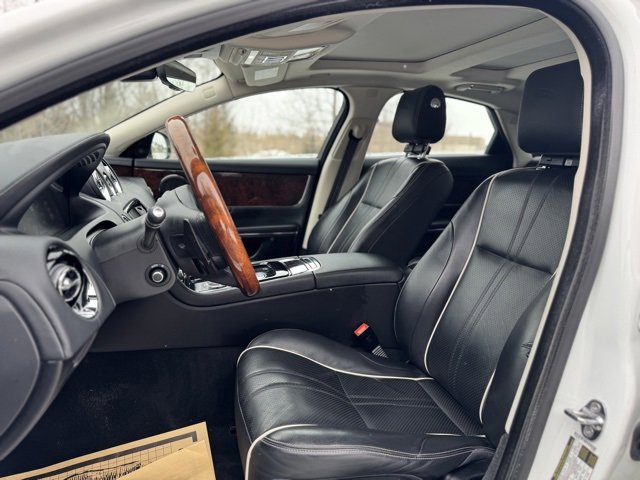 Used 2019 Jaguar XJ R-Sport image 13