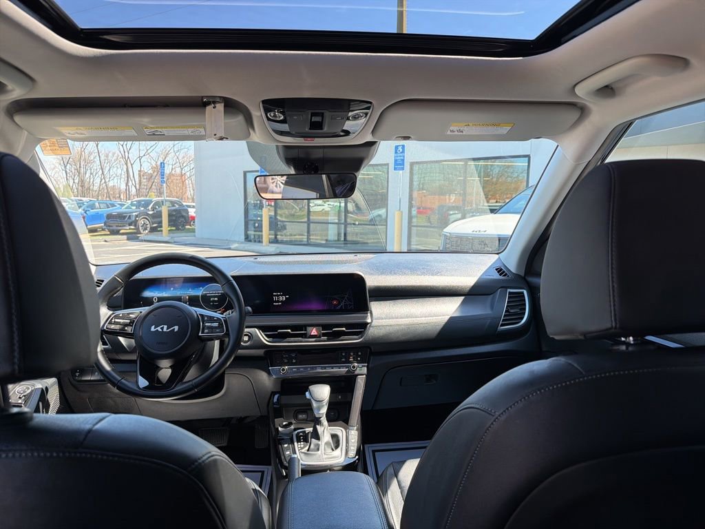 Used 2025 Kia Seltos EX w/ EX Sunroof Package image 19