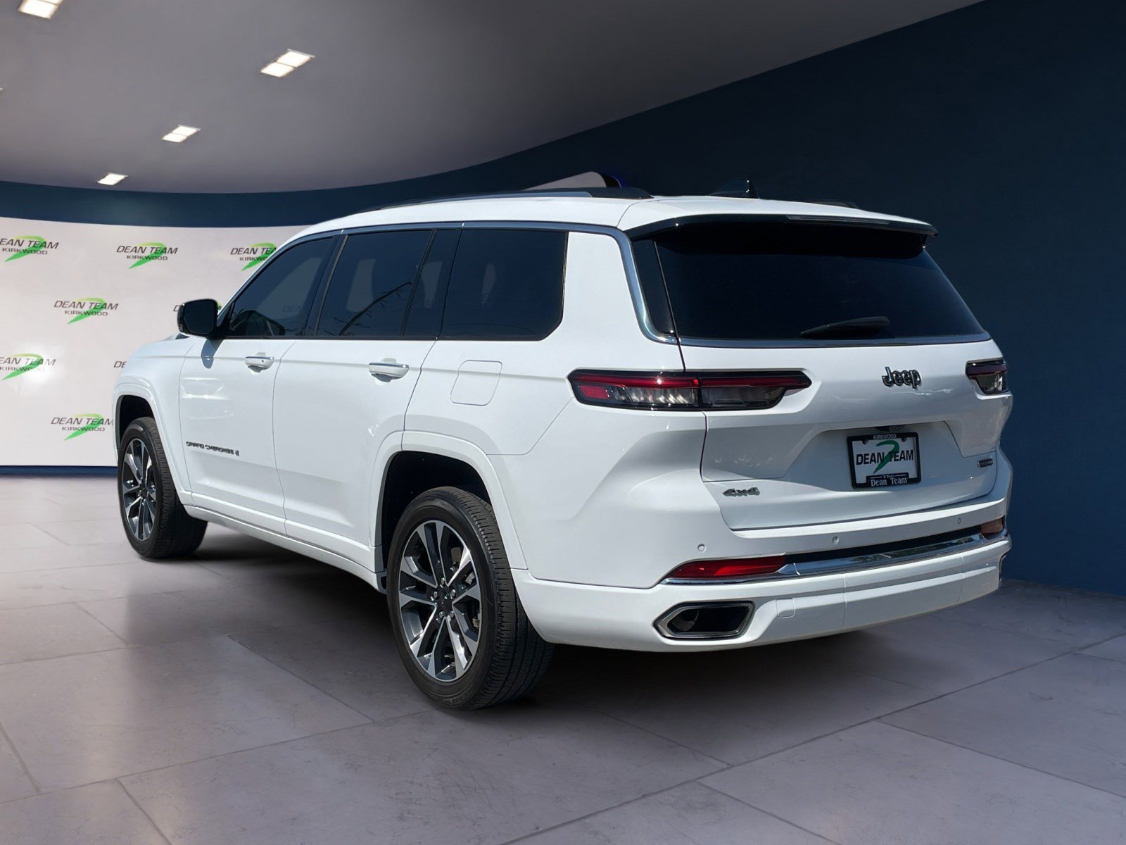 Used 2024 Jeep Grand Cherokee L Overland w/ Trailer Tow Package AWD/4WD image 4