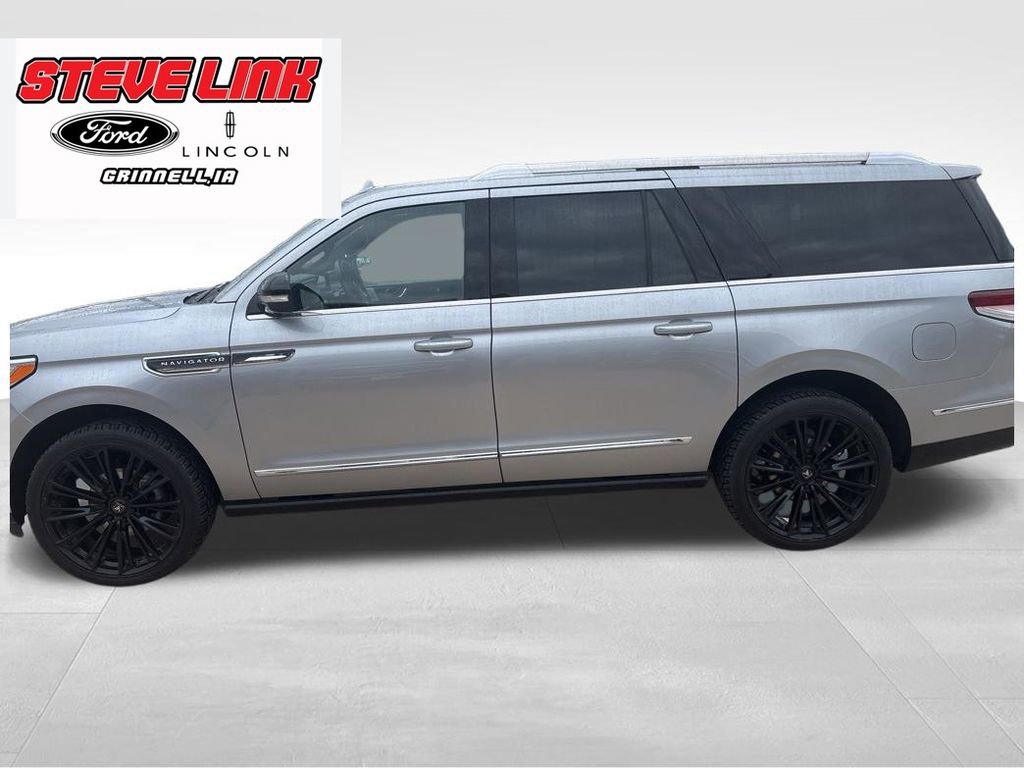 Used 2022 Lincoln Navigator L Reserve image 1