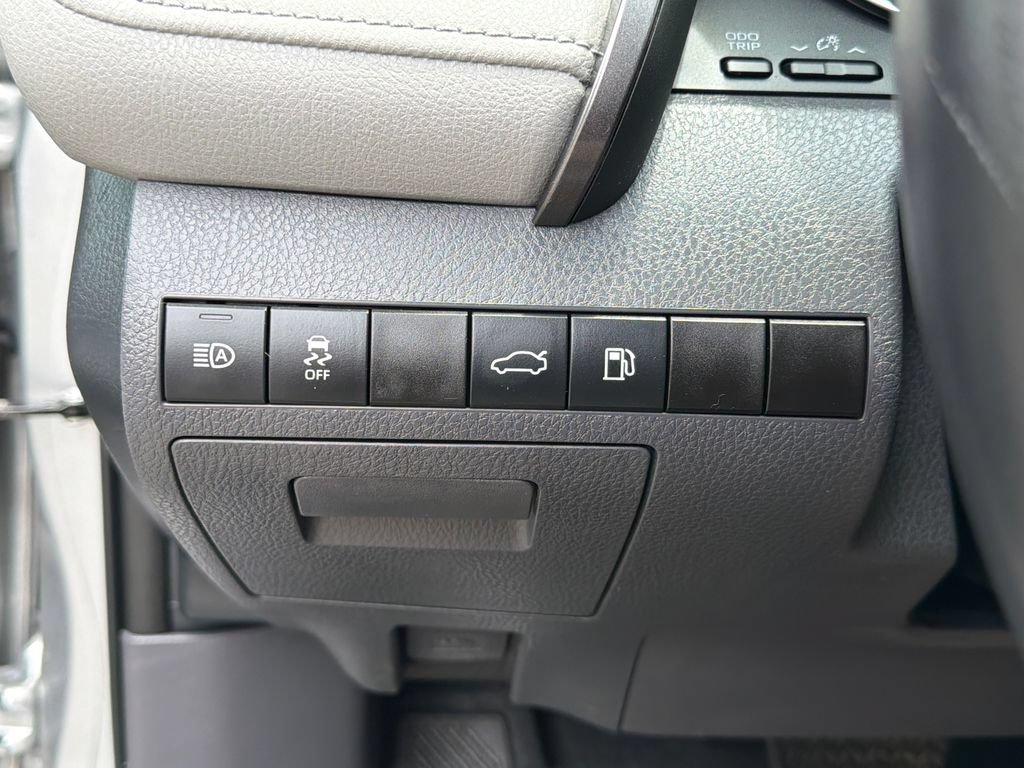 Used 2018 Toyota Camry XLE FWD image 22