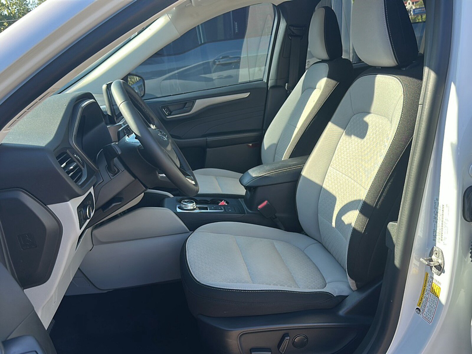 Used 2024 Ford Escape Active w/ Cold Weather Package FWD image 18