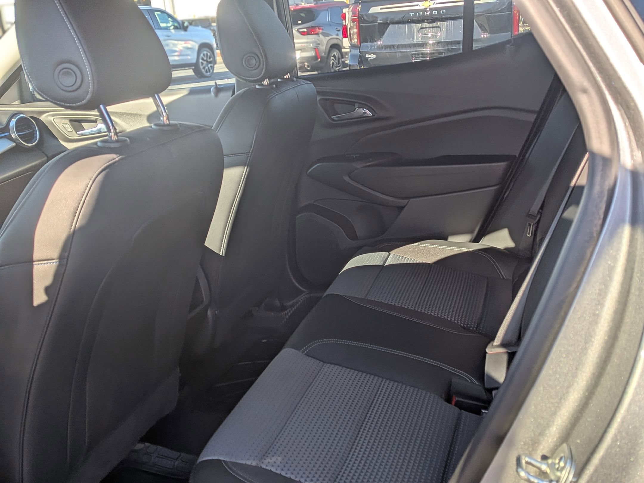 Used 2025 Chevrolet Trax LT w/ LT Convenience Package image 32