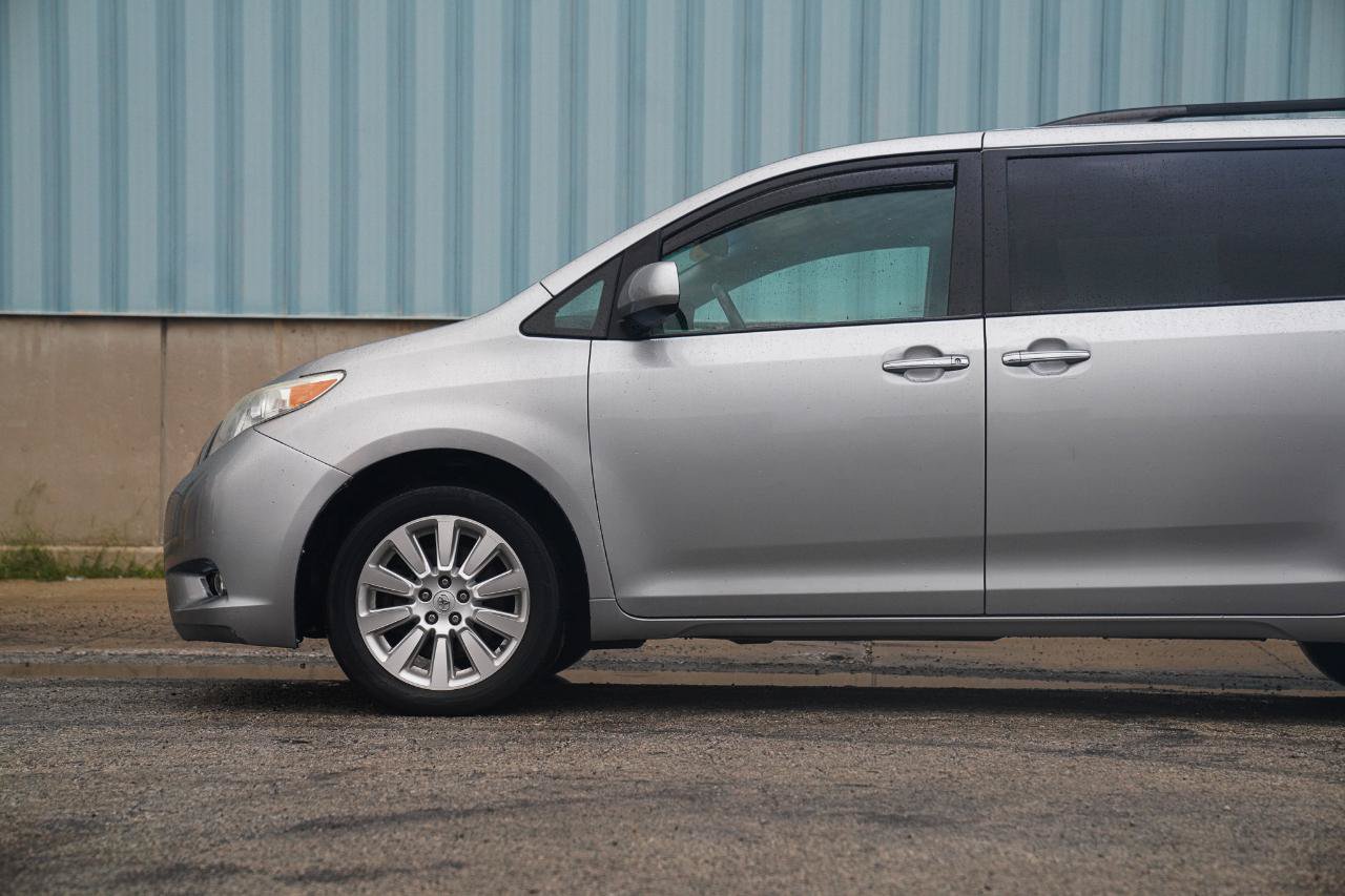 Used 2015 Toyota Sienna XLE w/ XLE Navigation Package AWD/4WD image 7