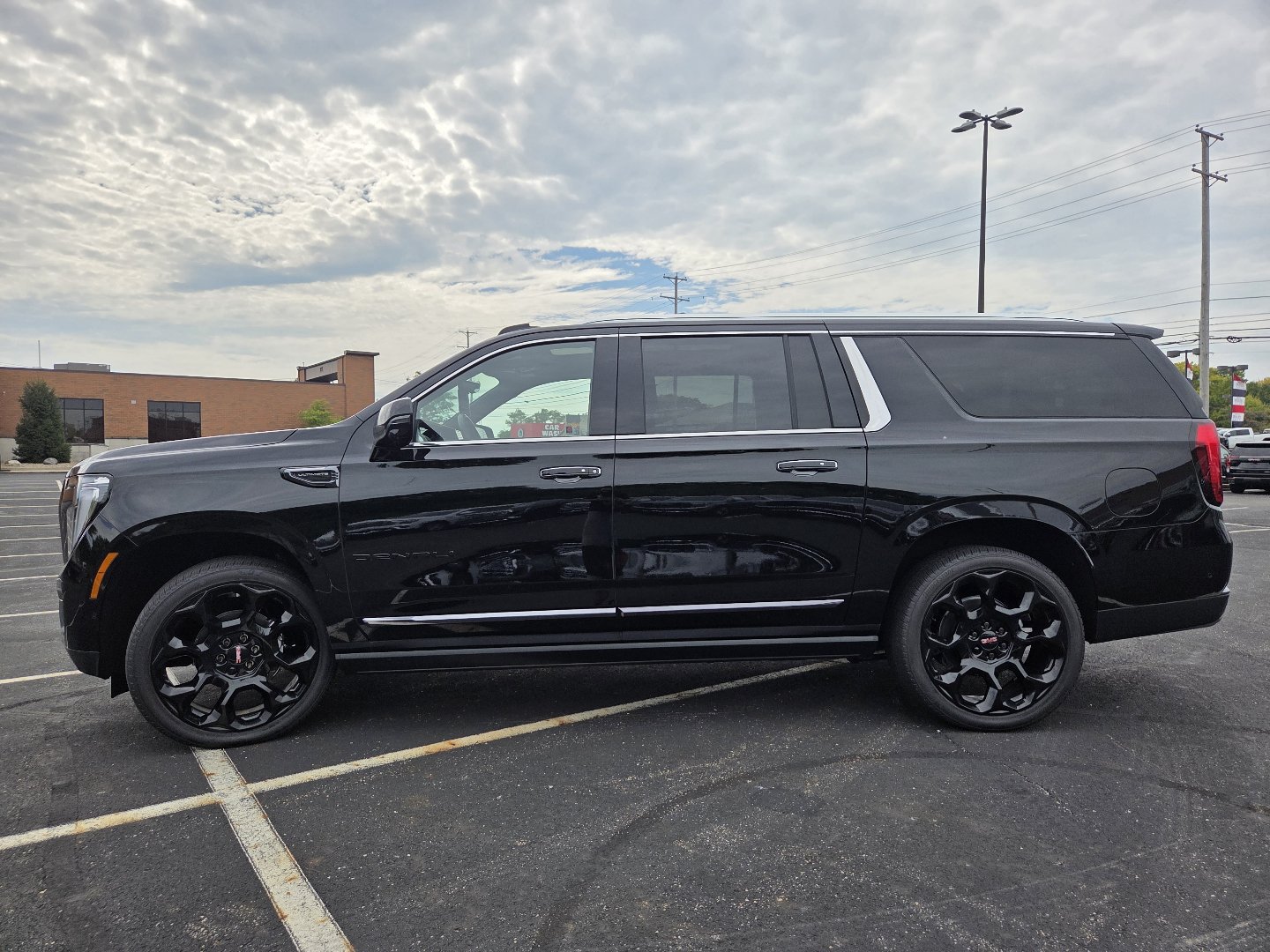 New 2026 GMC Yukon XL Denali Ultimate AWD/4WD image 17