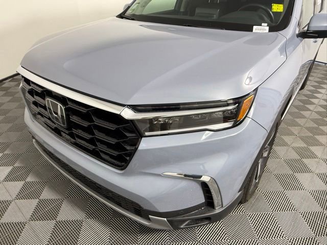 Used 2025 Honda Pilot Touring image 10