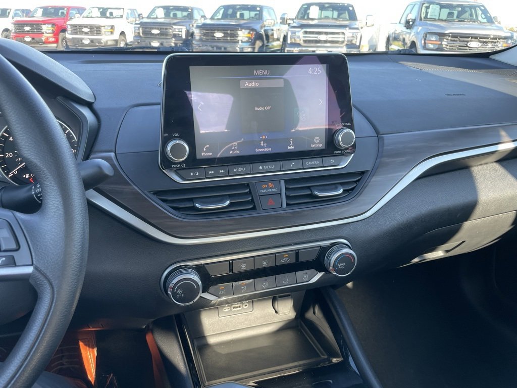 Used 2024 Nissan Altima 2.5 SV image 10