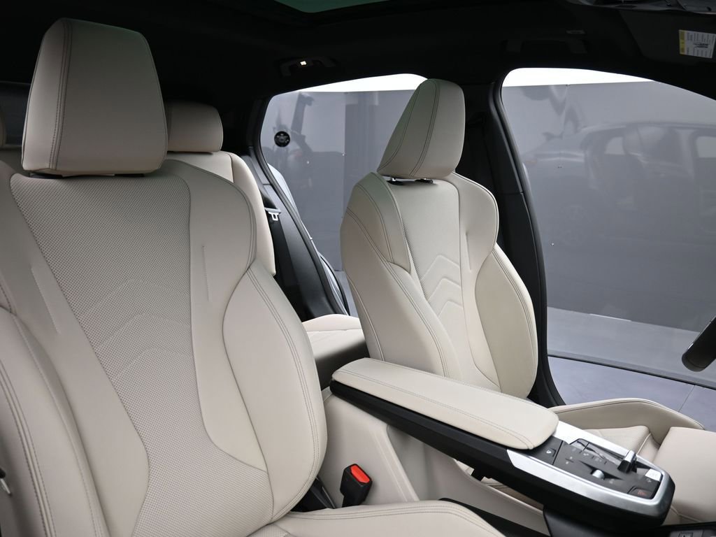 Used 2025 BMW X2 xDrive28i w/ Premium Package image 21