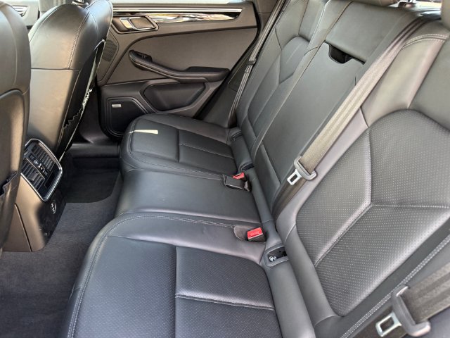 Used 2021 Porsche Macan AWD/4WD image 27