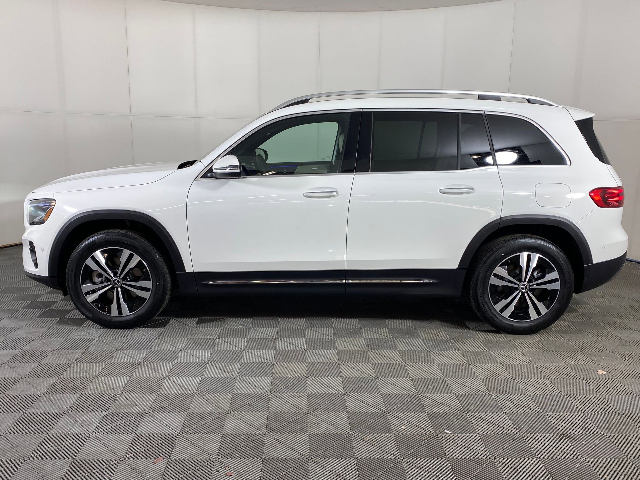 New 2025 Mercedes-Benz GLB 250 4MATIC video 2