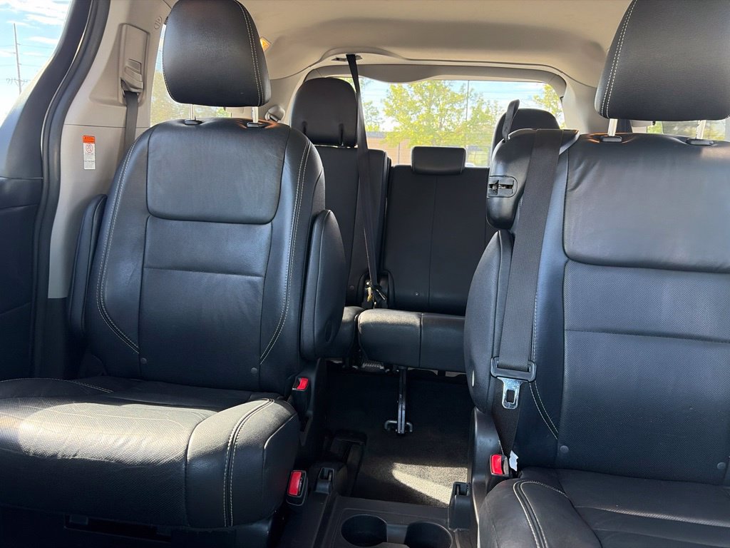 Used 2015 Toyota Sienna SE Premium FWD image 34