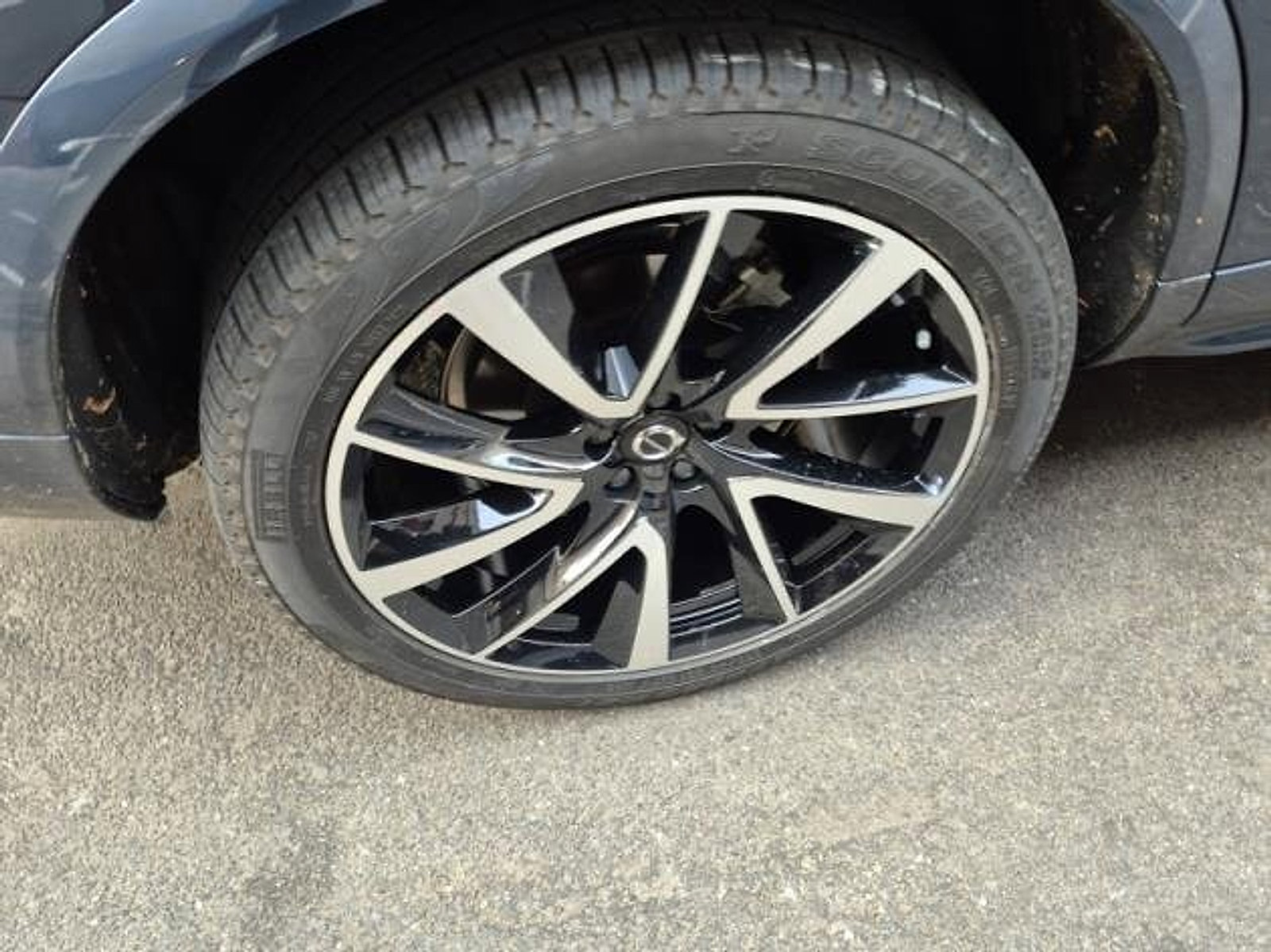 Certified 2023 Volvo XC90 B6 Plus w/ Protection Package Premier image 18