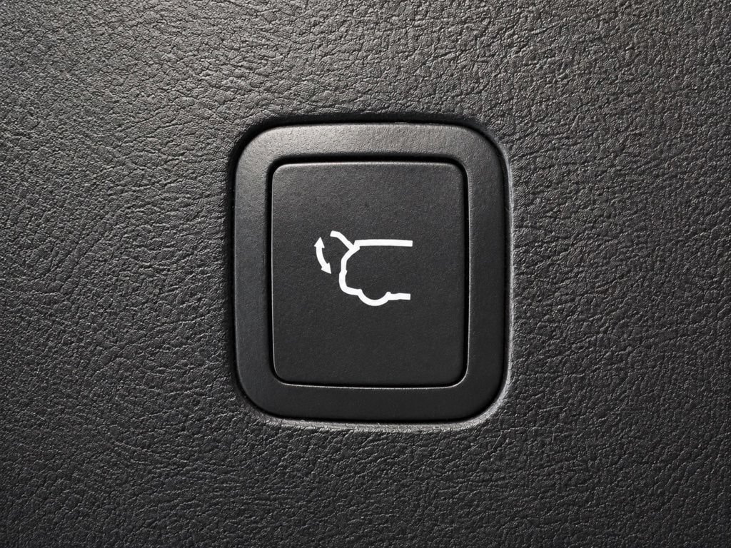 Used 2023 Jeep Compass Latitude w/ Sun and Sound Group AWD/4WD image 13