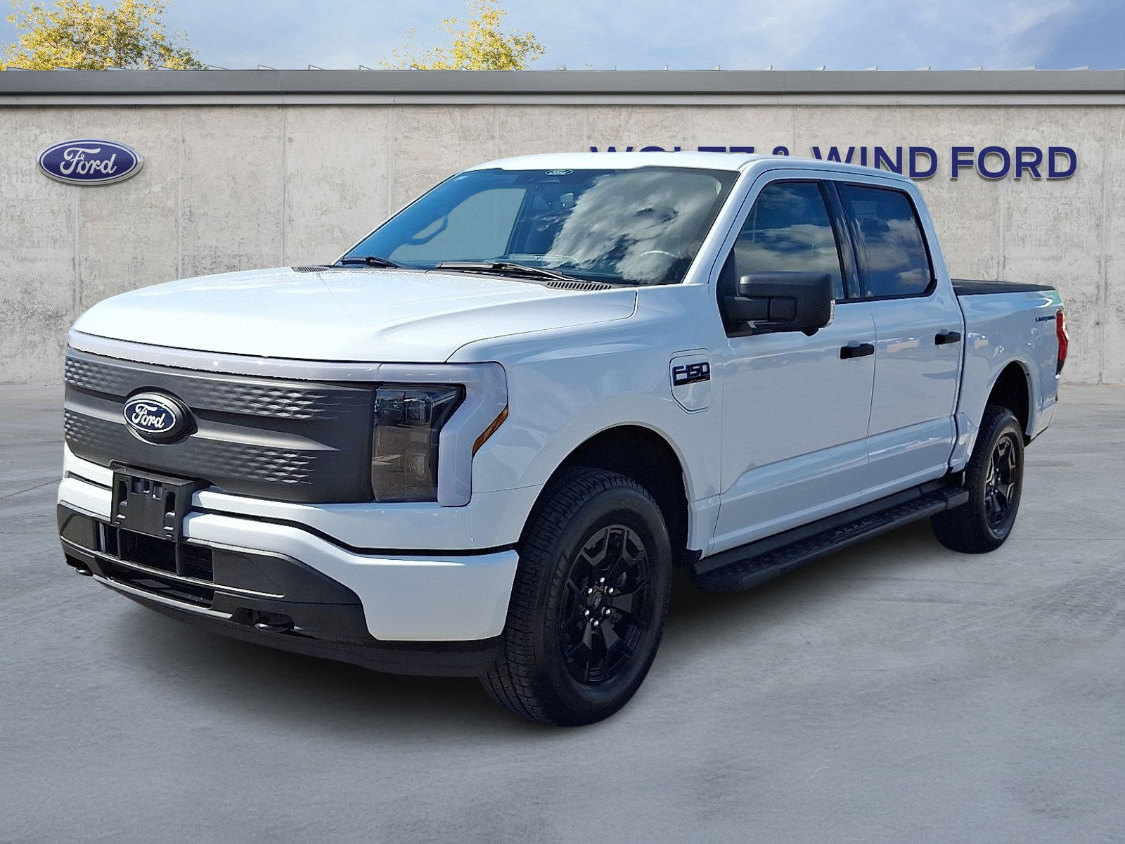 Used 2025 Ford F150 Lightning XLT AWD/4WD image 3