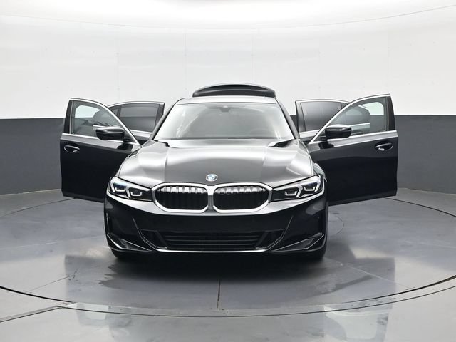 Used 2025 BMW 330i xDrive Sedan w/ Premium Package AWD/4WD image 31