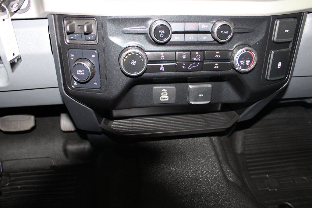 Used 2026 Ford F350 XL w/ Snow Plow/Camper Package AWD/4WD image 32