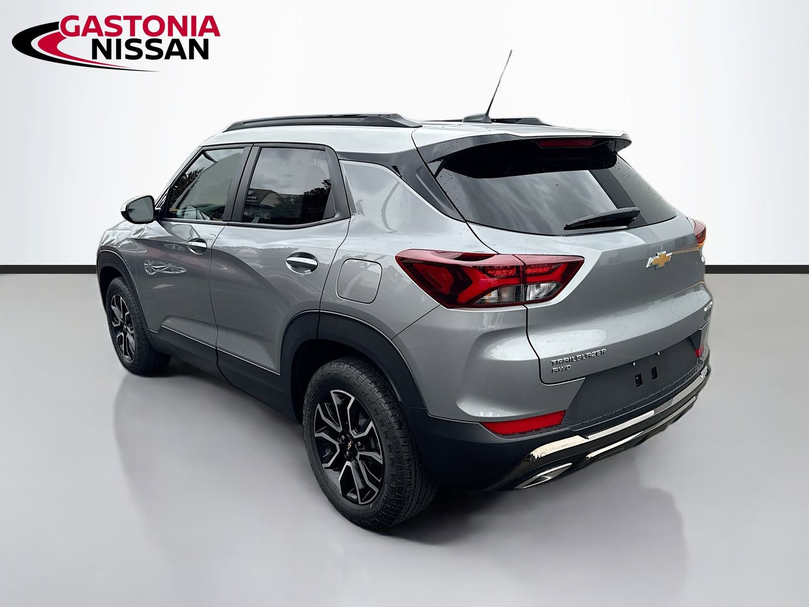 Used 2023 Chevrolet TrailBlazer ACTIV w/ Sun and Liftgate Package image 6