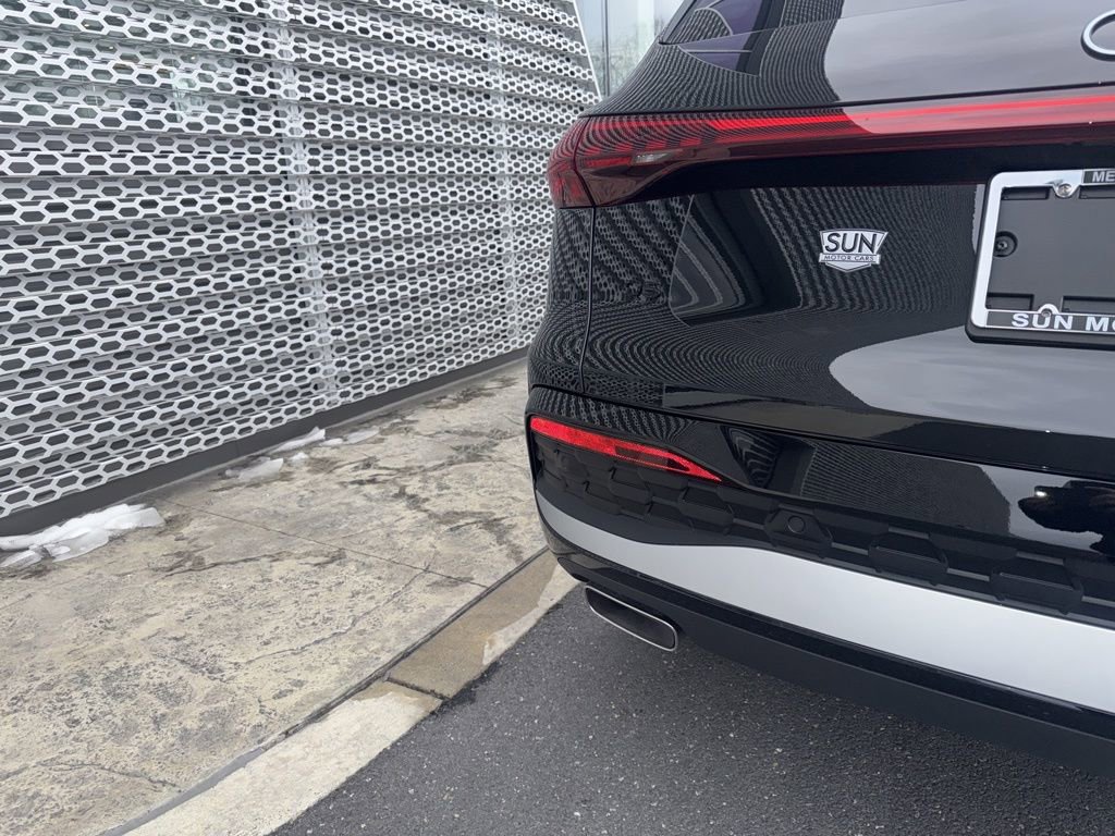 Used 2025 Audi Q5 Premium w/ Convenience Package image 16