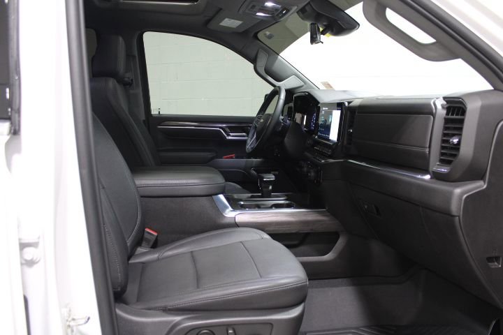 Used 2024 Chevrolet Silverado 1500 LTZ w/ LTZ Premium Package AWD/4WD image 27