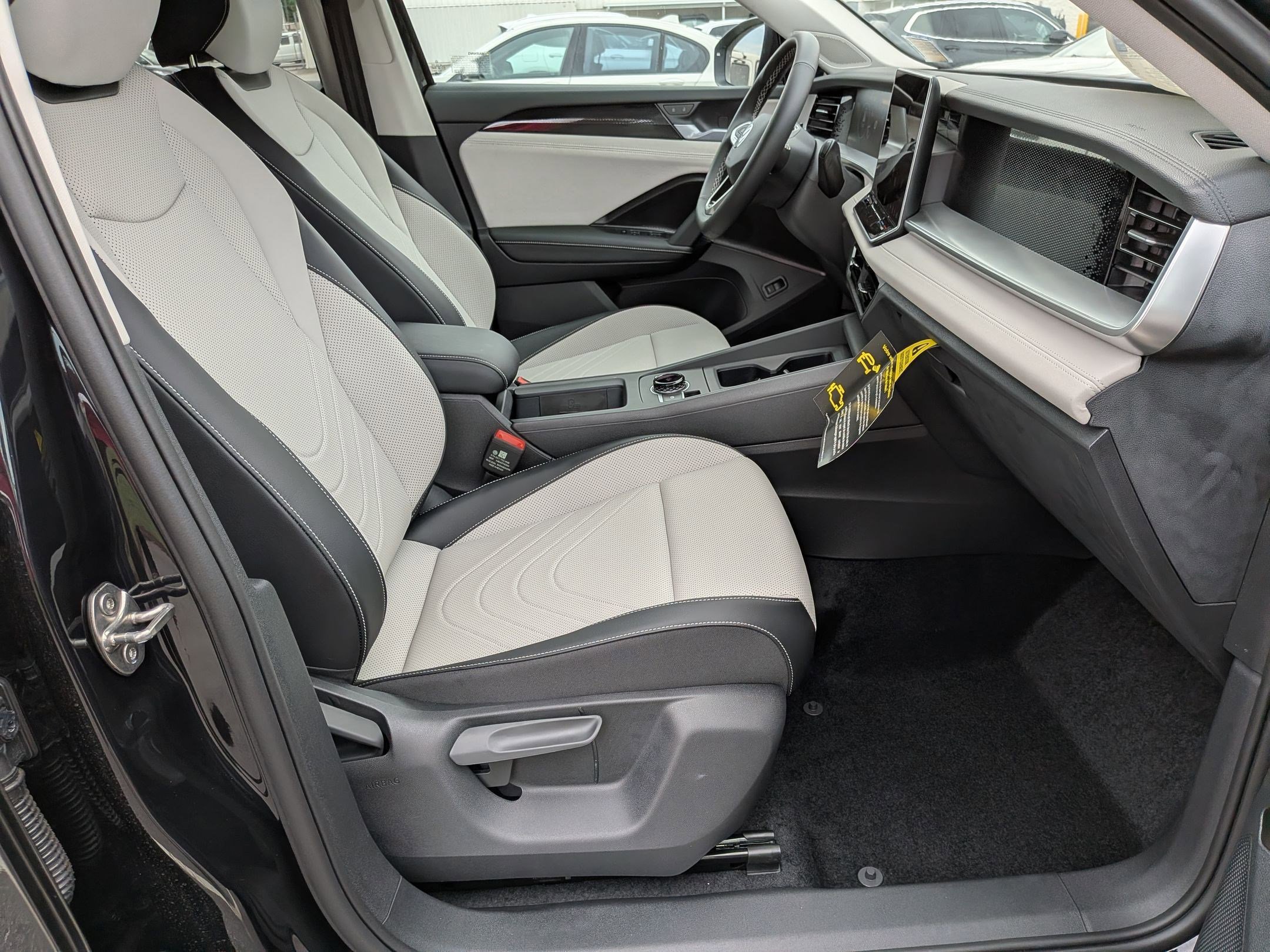 New 2026 Volkswagen Tiguan SE FWD image 35