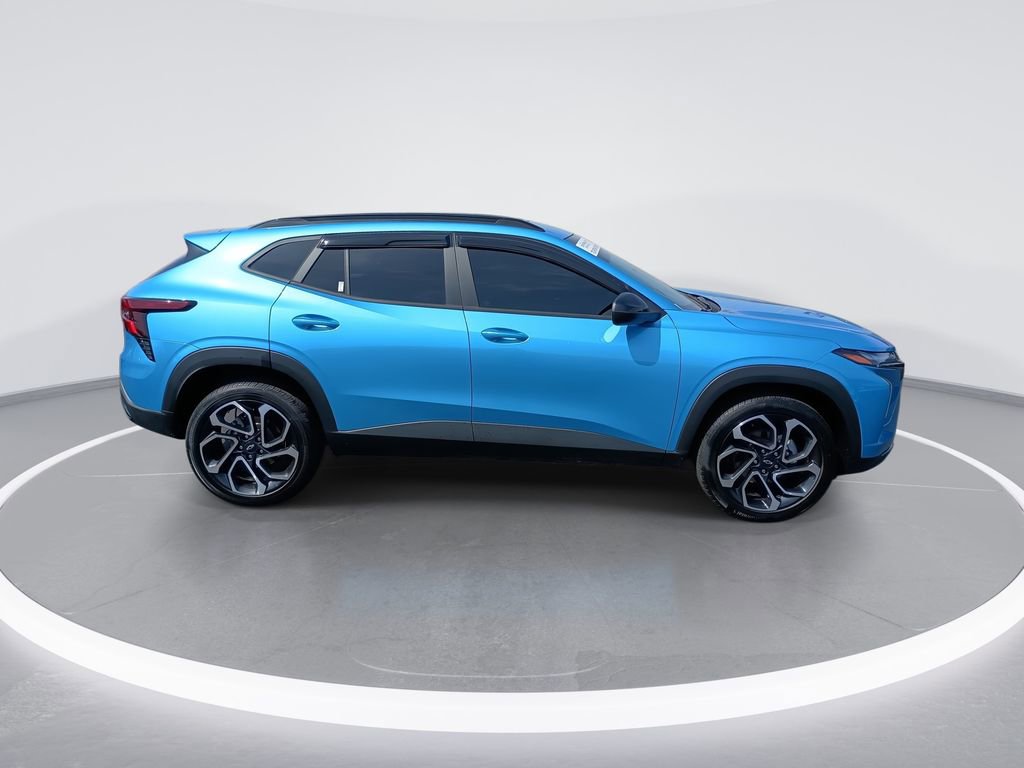 Used 2025 Chevrolet Trax RS w/ Sunroof Package FWD image 9