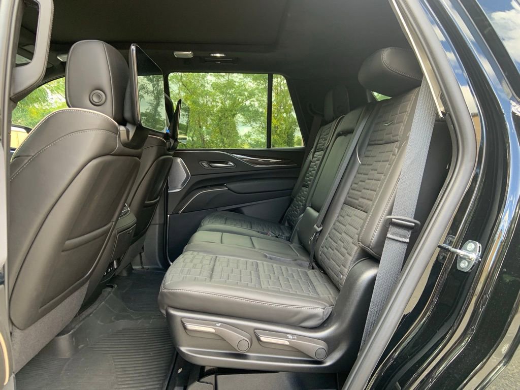 Used 2024 Cadillac Escalade Sport Platinum w/ LPO, ONYX Package image 16