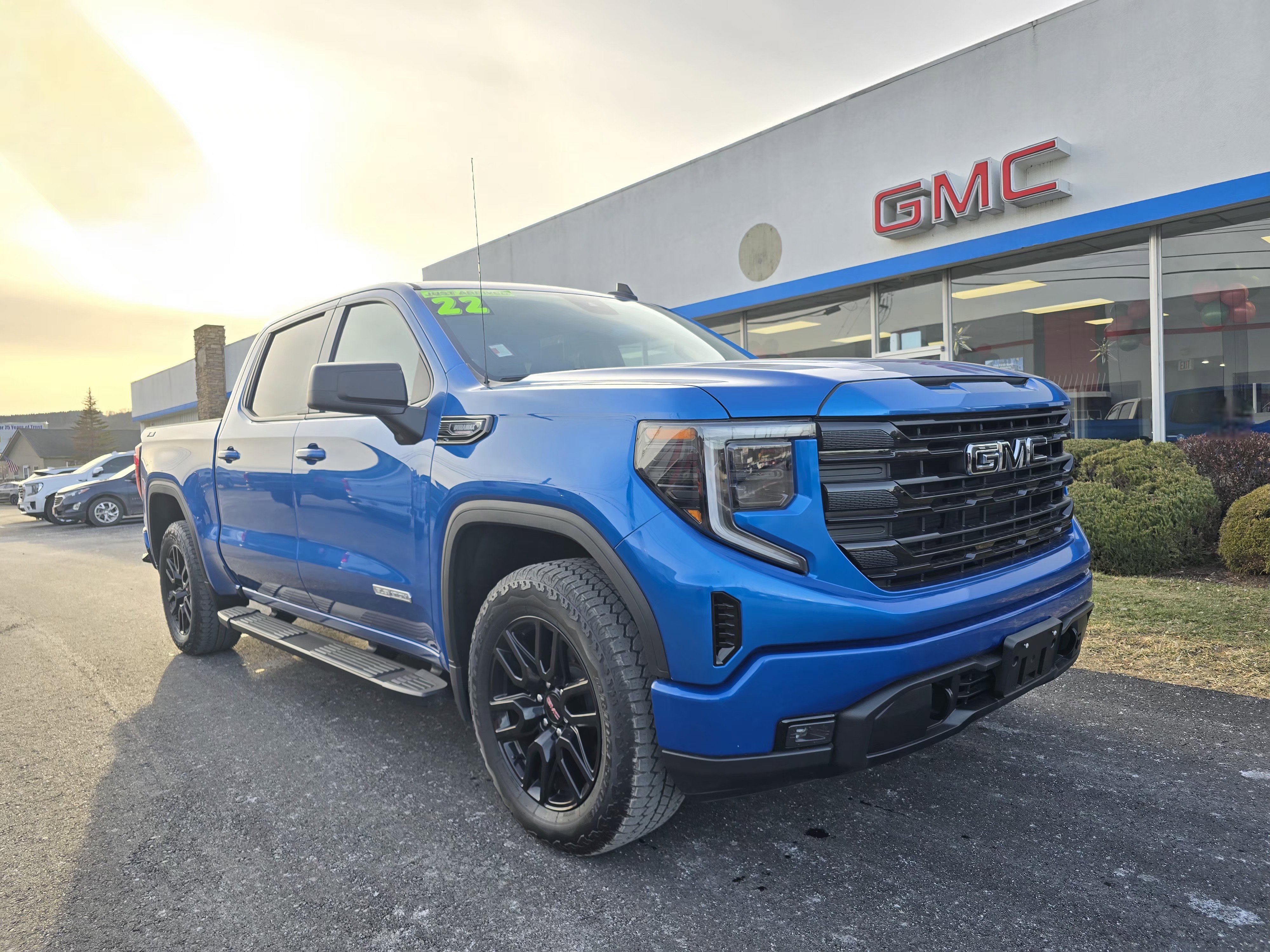 Used 2022 GMC Sierra 1500 Elevation w/ Preferred Package image 1