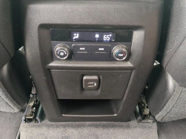 Used 2020 Chevrolet Traverse LT FWD image 18