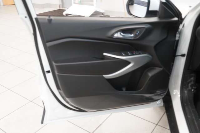 New 2026 Chevrolet Trax LS w/ LS Convenience Package FWD image 6