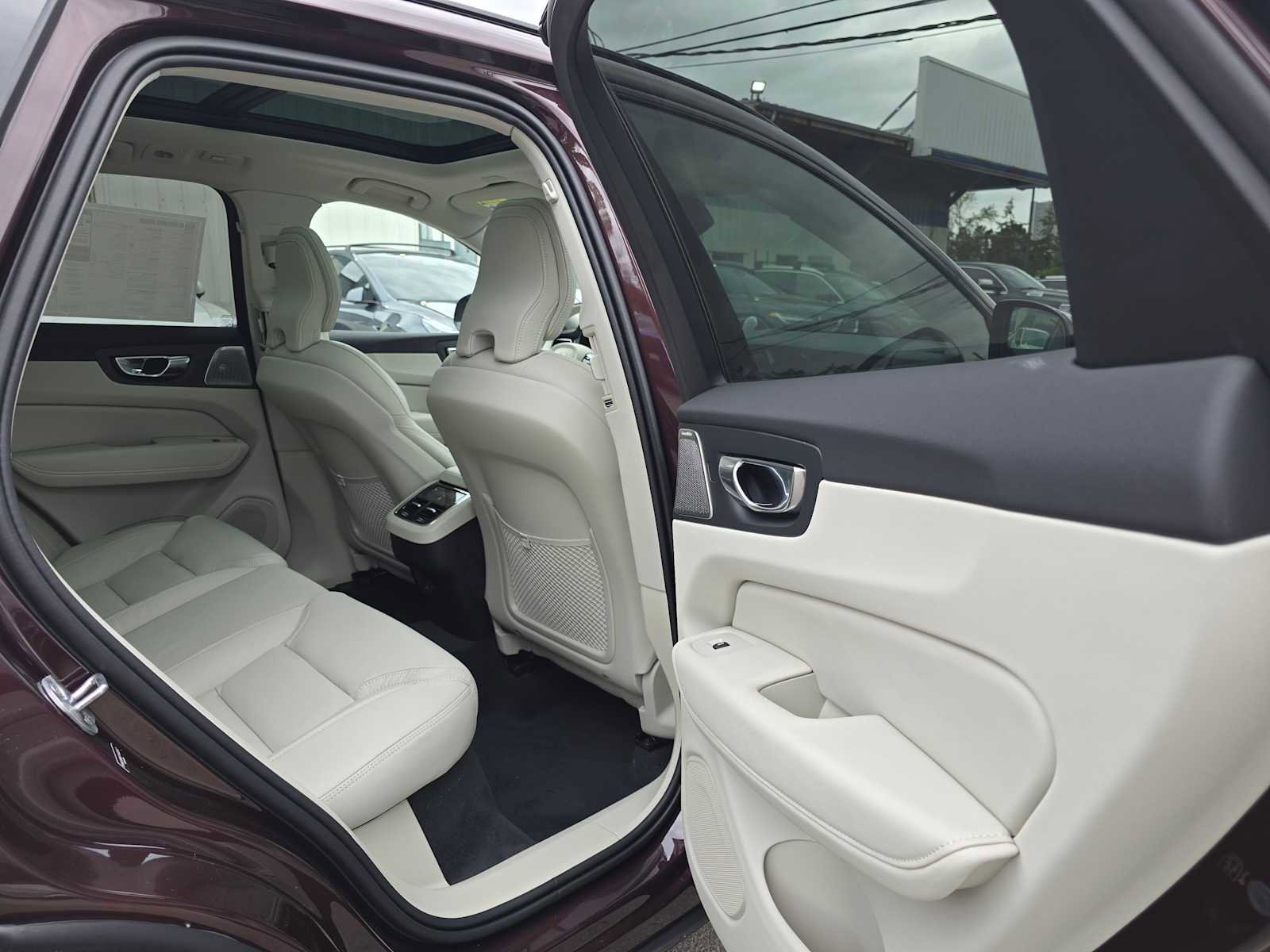 New 2026 Volvo XC60 B5 Ultra w/ Climate Package AWD/4WD image 13