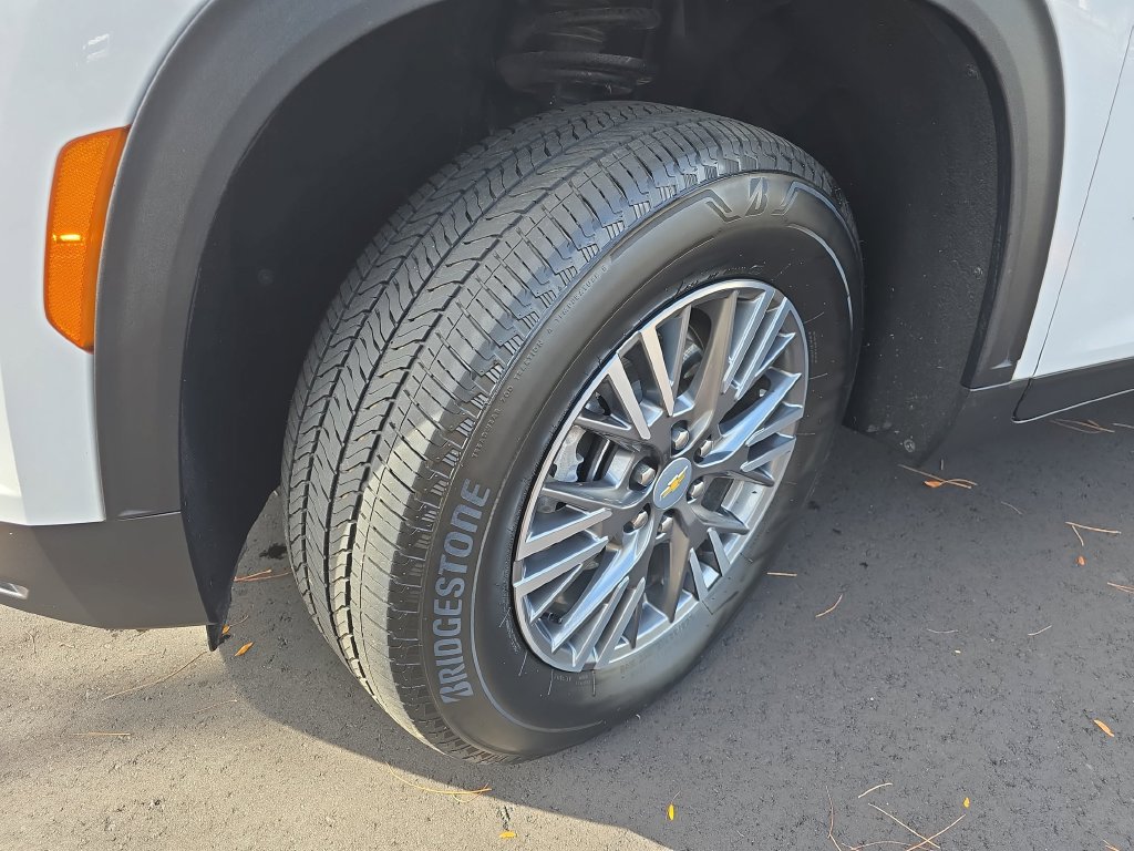 Used 2025 Chevrolet Traverse LT w/ LPO, Floor Liner Package AWD/4WD image 34