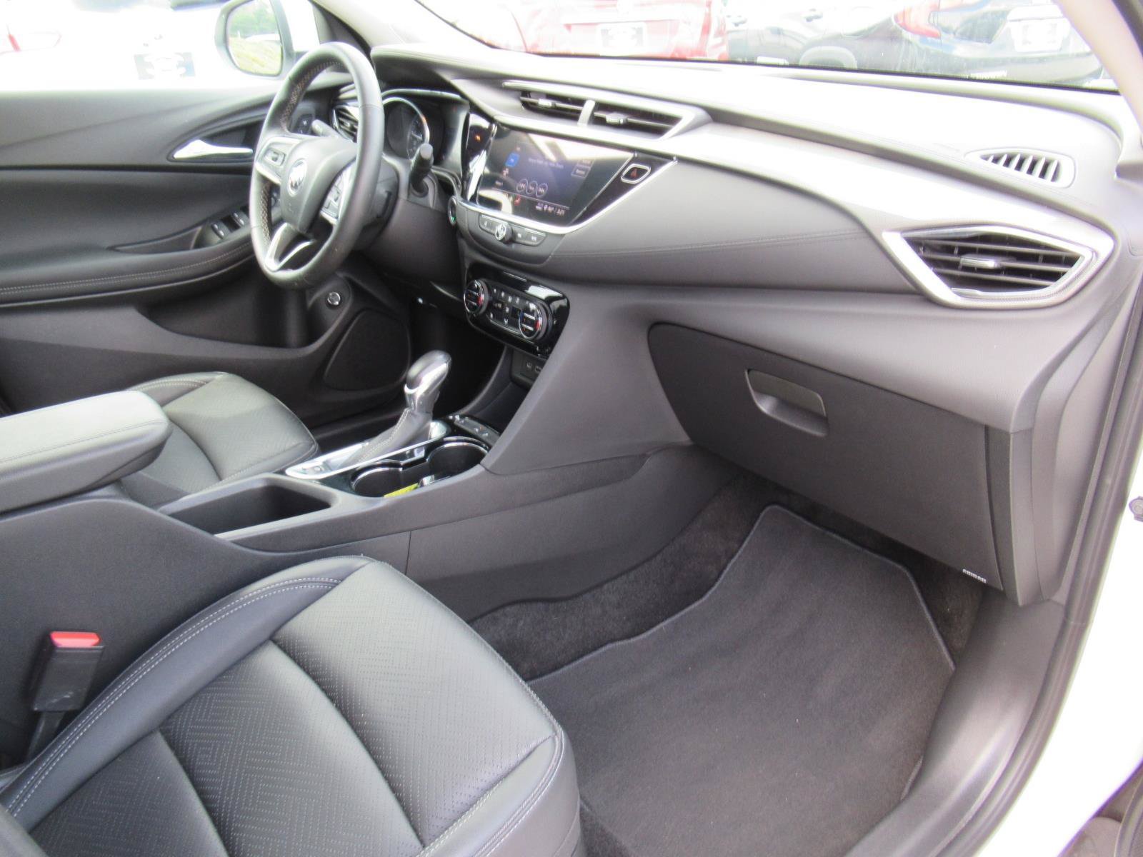 Used 2022 Buick Encore GX Essence FWD image 11