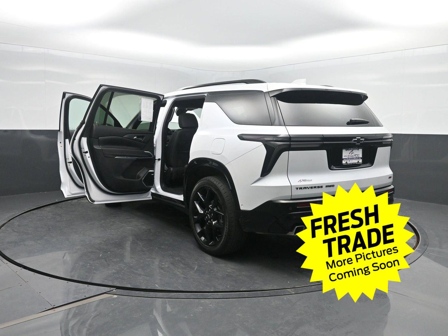 Used 2024 Chevrolet Traverse RS image 53