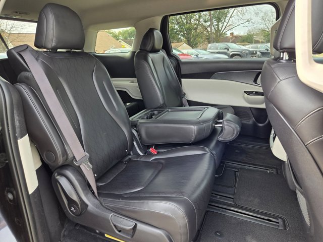Used 2024 Kia Carnival LX image 26
