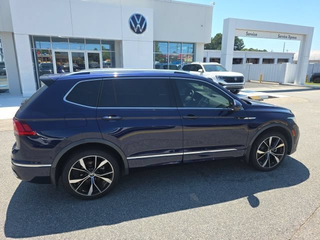 Used 2022 Volkswagen Tiguan SEL R-Line AWD/4WD image 2