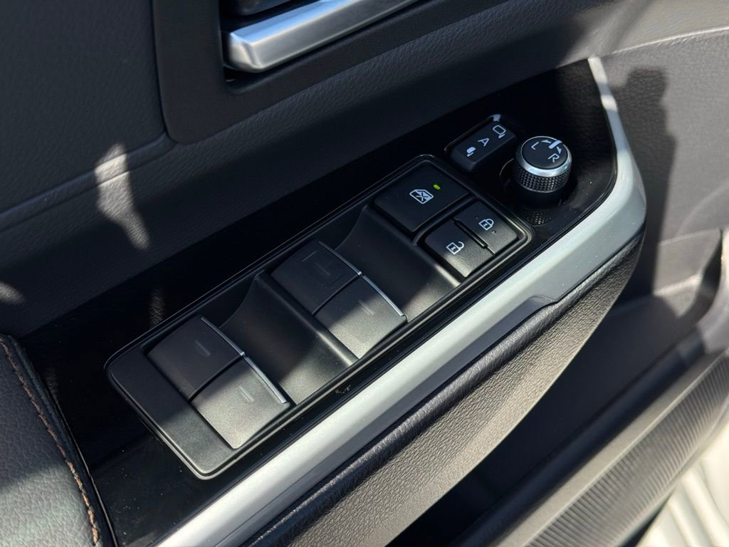 Used 2026 Toyota Sienna Platinum image 15