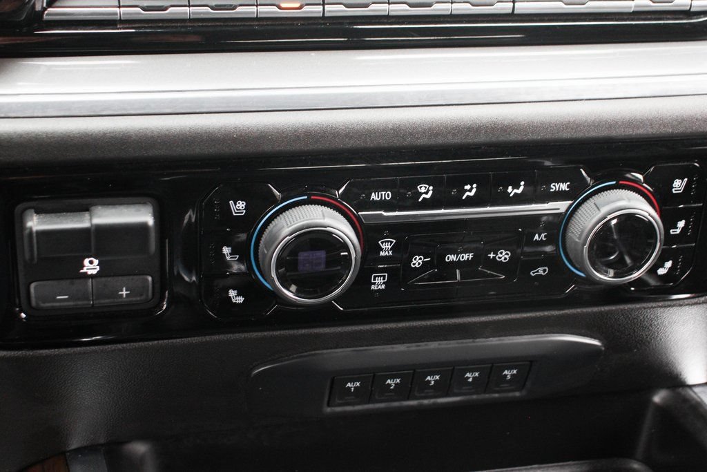 Used 2024 Chevrolet Silverado 2500 High Country w/ Technology Package AWD/4WD image 35