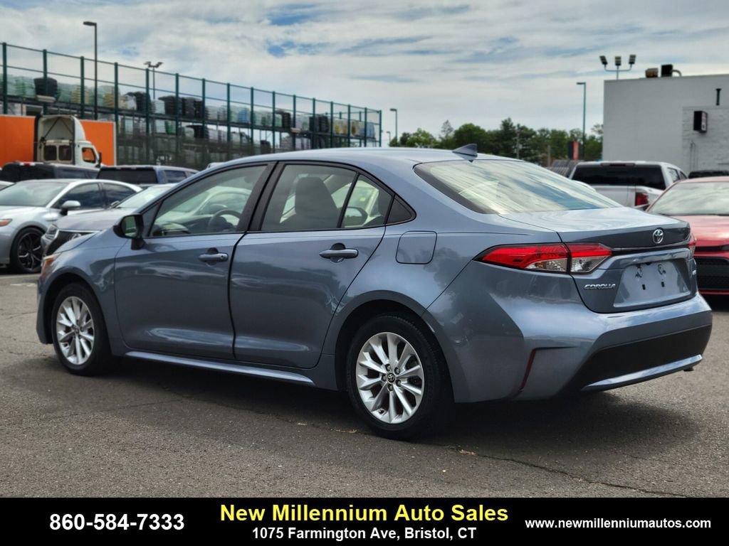 Used 2021 Toyota Corolla LE w/ LE Convenience Package image 3