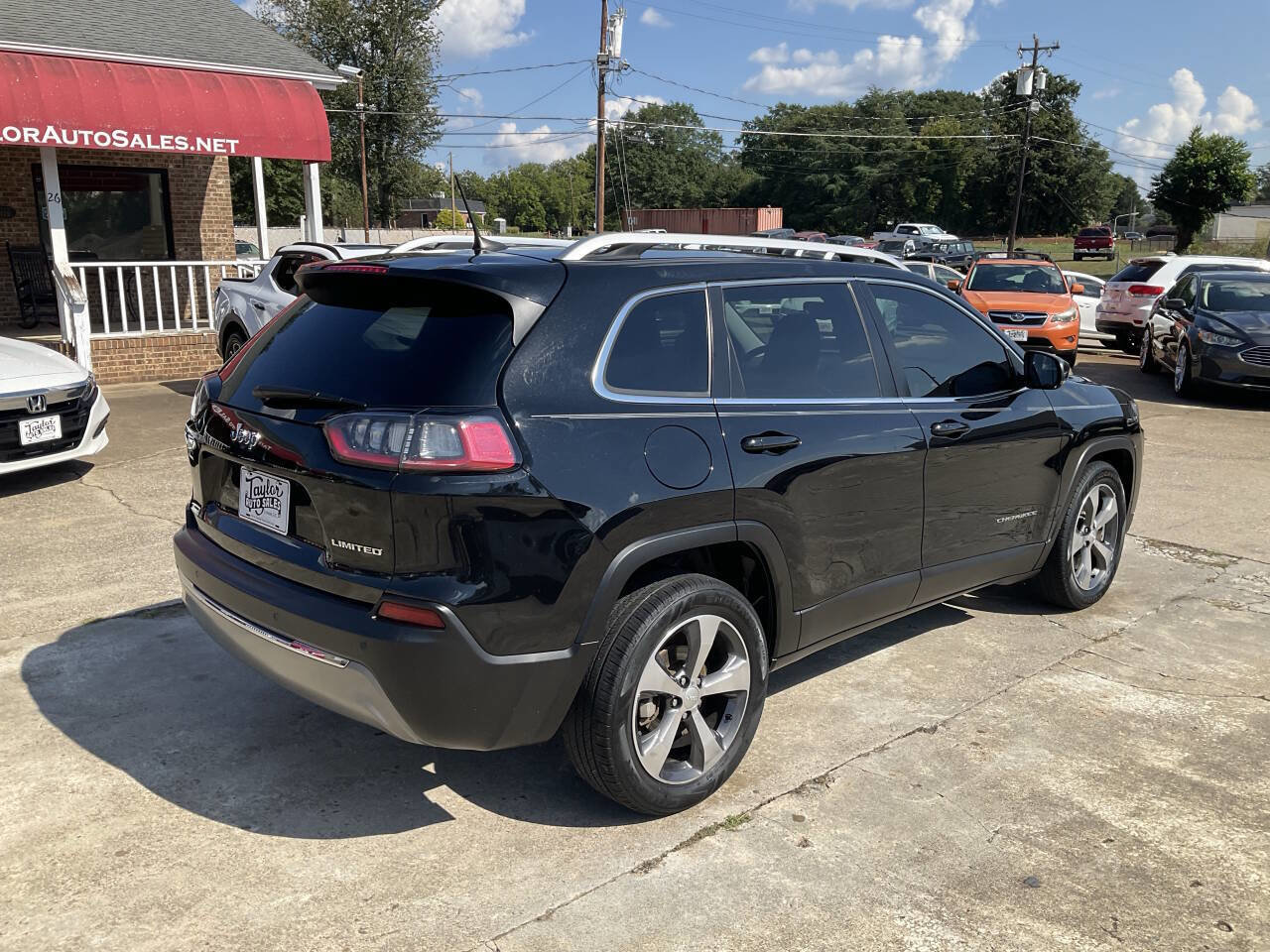 Used 2019 Jeep Cherokee Limited image 3